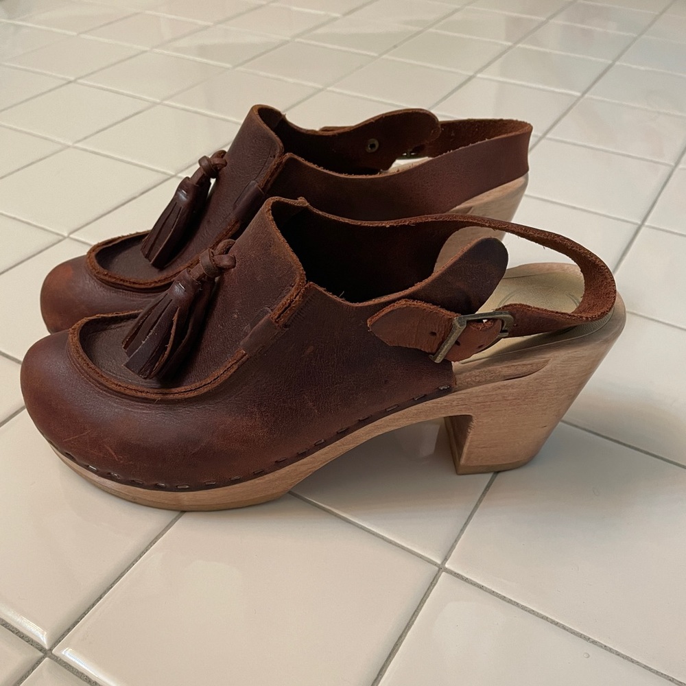 No. 6 Slingback Tassel Clog